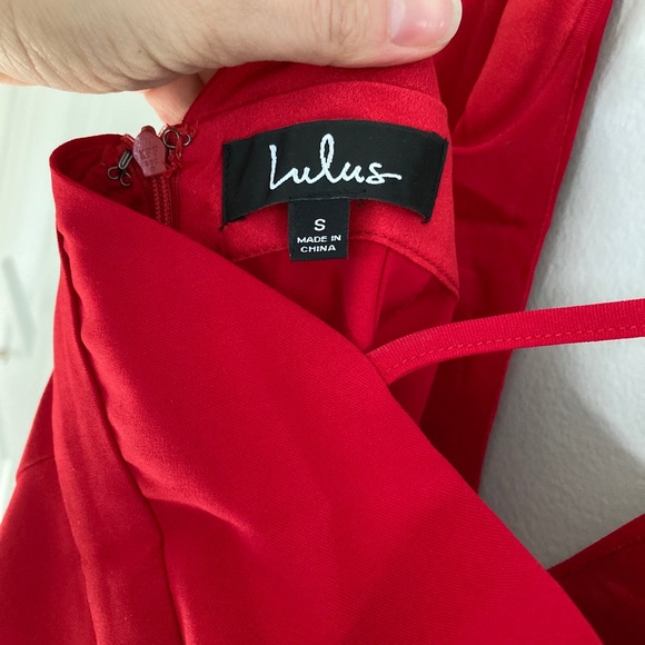 Sexy Red Plunging Halter Dress - Picture 4 of 5